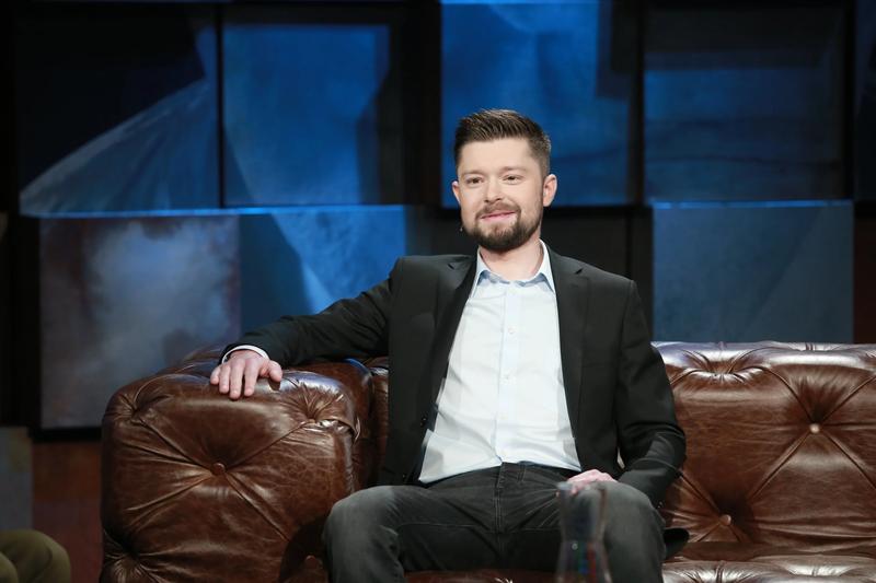 Analiza postaci i wątków w powieściach Mroza