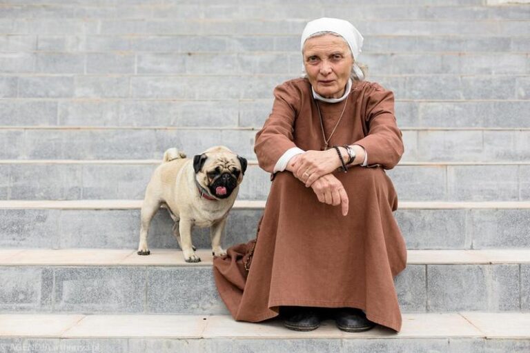 Piękne cytaty o kochanej siostrze, które wzruszą każde serce