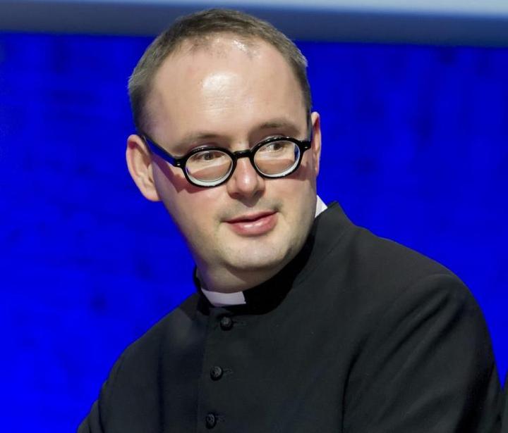 Miłość według księdza Kaczkowskiego – inspirujące cytaty na każdy dzień