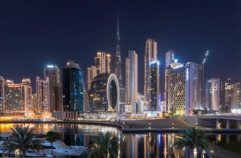 Sekrety i pasje: autor książki o dziewczynach z Dubaju zdradza swoje inspiracje