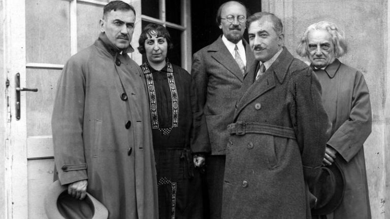 Odkryj magię poezji: zbior wierszy Boya Żeleńskiego jako uczta dla duszy