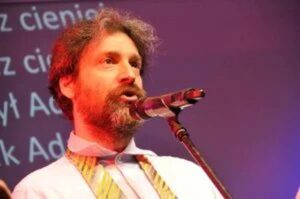 Odkrywanie poezji: Marcin Brykczyński i jego wiersze w Polsce